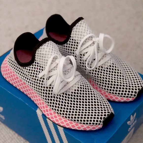 deerupt runner black pink
